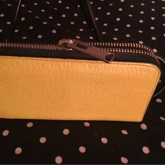 AUTHENTIC BURBERRY WALLET - Picture 2 of 13